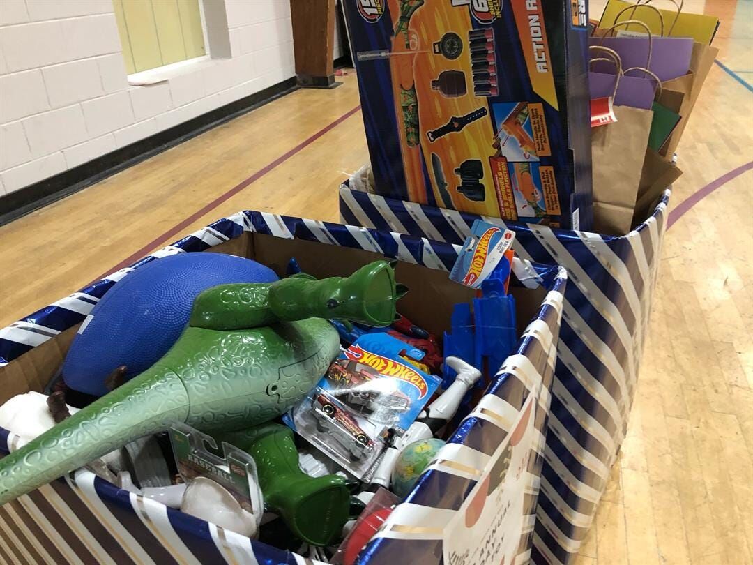 Miss Chattanooga Teen USA and Hamilton County CAC partner for toy & snack drive